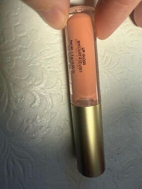 Peach Nude Lip Gloss – Hydrating Shine